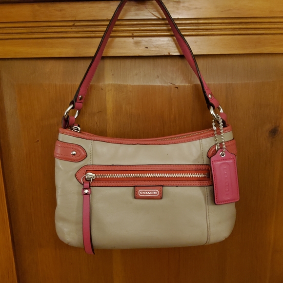 Coach Daisy Spectator Purse GUC - Picture 12 of 16